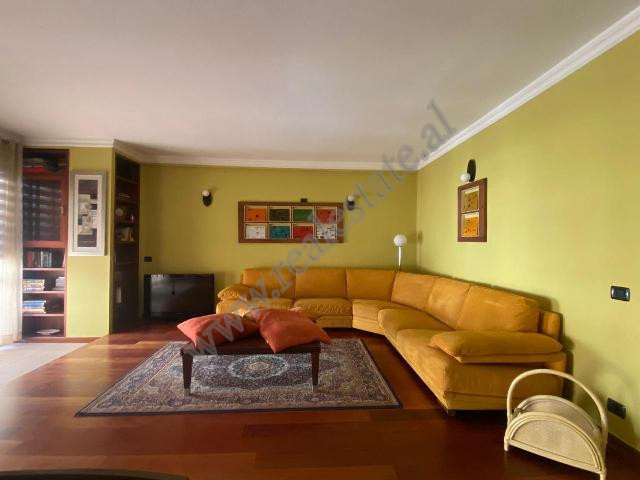 Apartament 2+1 me qira ne rrugen Hoxha Tahsim prane Pazarit te Ri ne Tirane.
Ndodhet ne katin e 4 t Apartament 2+1 me qira ne rrugen Hoxha Tahsim prane Pazarit te Ri ne Tirane.
Ndodhet ne katin e 4 t